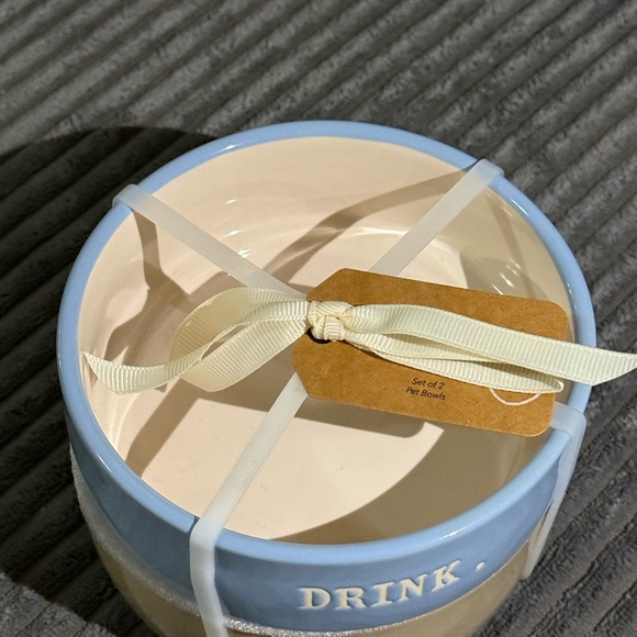 Rae Dunn Blue & Tan Pet DRINK / EAT Ceramic Bowls - Set of 2- NWT - Picture 3 of 8
